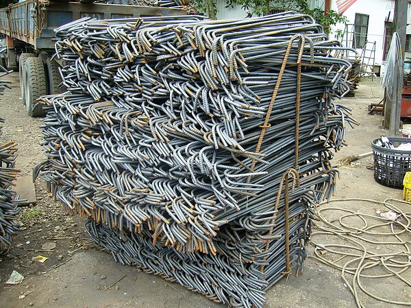 ■傳統施工工法,柱箍繫筋組件眾多,綁紮繁複,施工品質控管不易,疏漏時造成耐震圍束力不足。