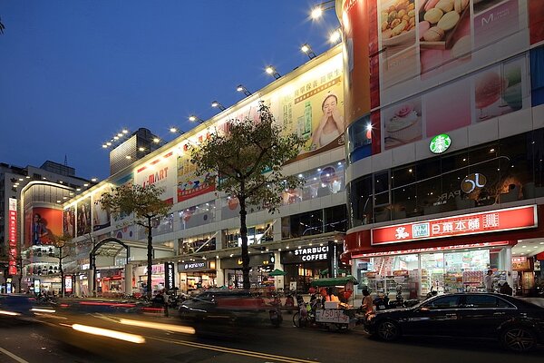 「新潤A5 II 大道鎏域」離幸福路Jmart商圈不遠。圖/現場提供