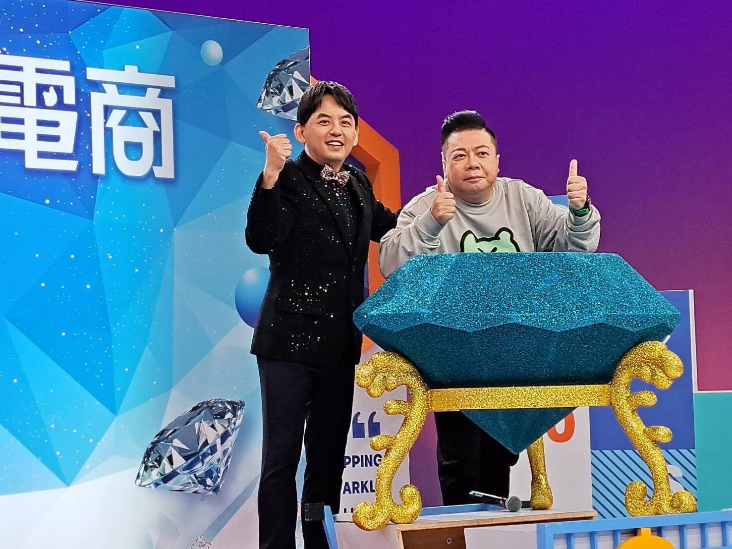 董至成(右)和黃子佼出席電商記者會。記者林怡秀/攝影