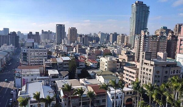 台中今年前二月累計移轉棟數為5,898棟,年減24.3%,年減幅為六都最輕微。圖/曾麗芳