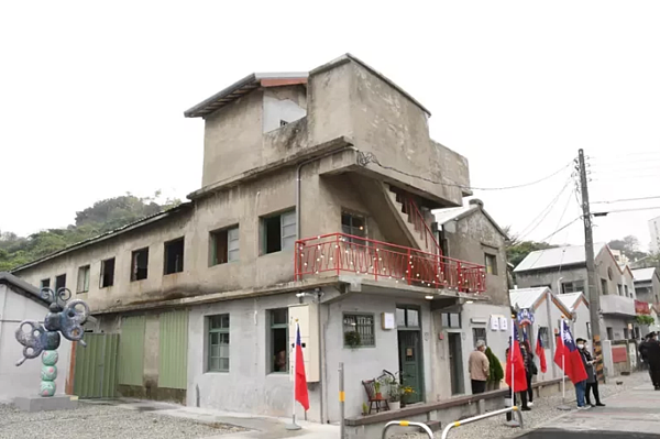 彰化中興莊是縣內歷史最悠久的眷村,目前一期整理工程完成,成為青創基地,二期改建修復及改建工程預定本月動工,不過,土地權屬的國有財產署卻不同意無償撥用。圖/彰化縣政府提供