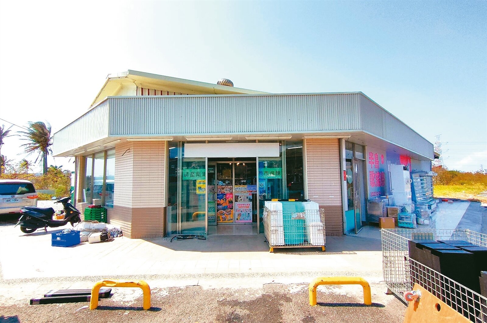 墾丁國家公園區內兩家農舍小七加盟店,墾管處上月1日分別開罰6萬元並下令限期改善後,已繳清罰款並在前天停業。記者潘欣中/攝影