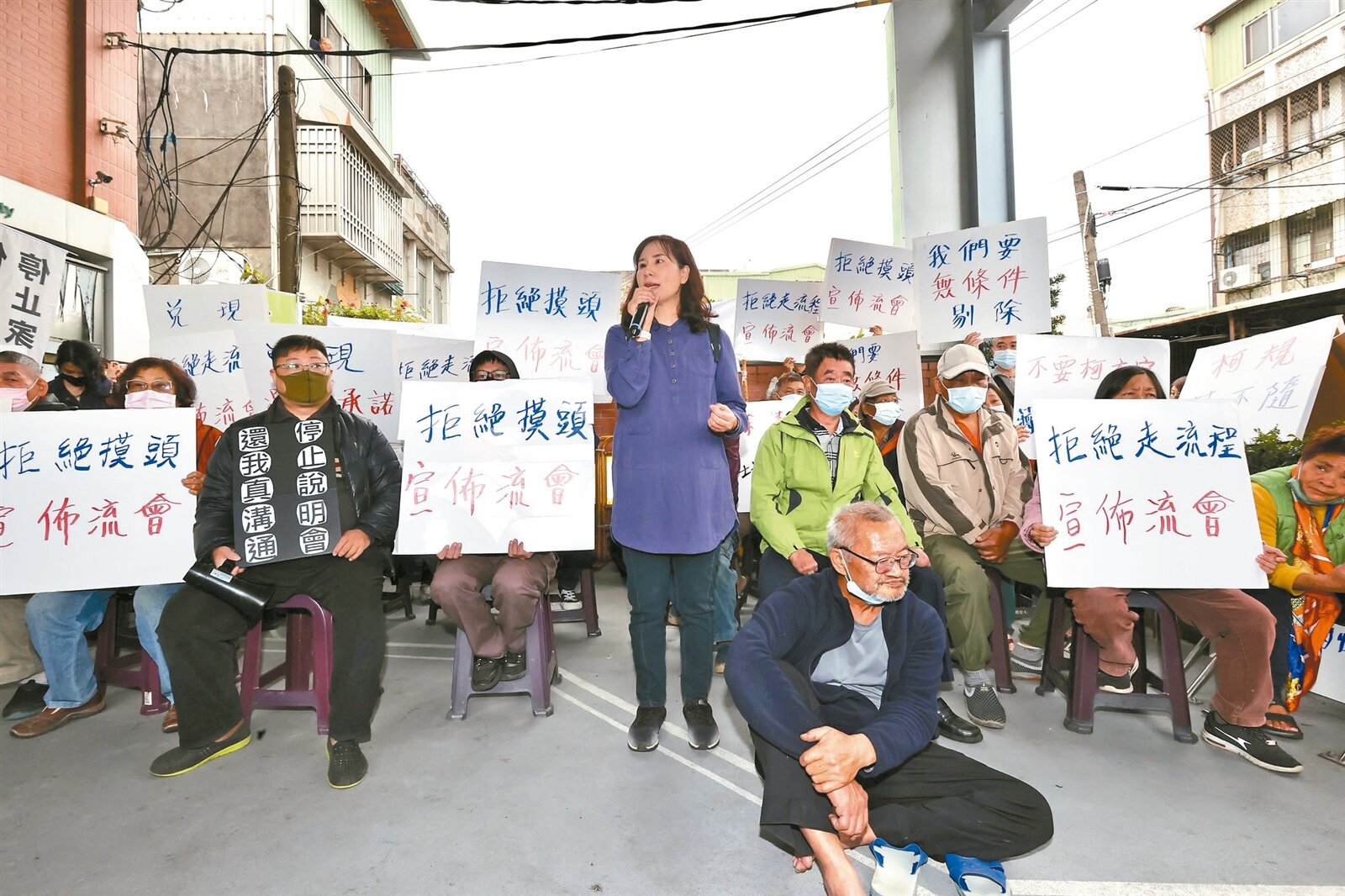 社子島自救會對區段徵收相關方案,表達反對意見,爆發衝突後說明會無疾而終。記者許正宏/攝影