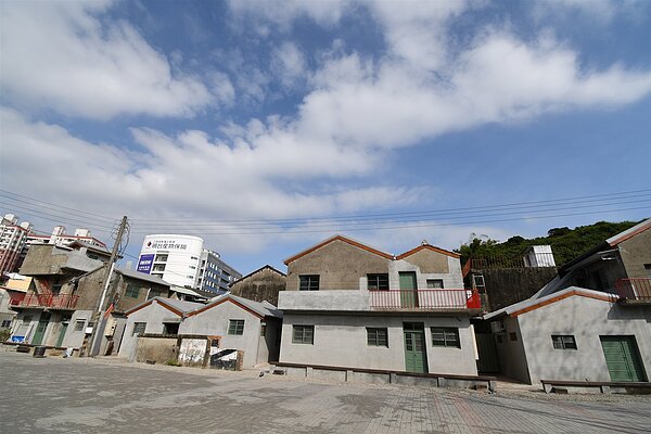 彰化中興莊是縣內歷史最悠久的眷村，目前一期整理工程完成，成為青創基地，二期改建修復及改建工程預定本月動工，不過，土地權屬的國有財產署卻不同意無償撥用。圖／彰化縣政府提供