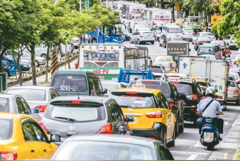 台北市內湖科學園區飽受塞車之苦，圖為內科塞車狀況。圖／聯合報系資料照片