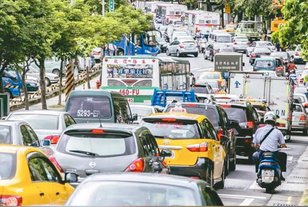 台北市內湖科學園區飽受塞車之苦，圖為內科塞車狀況。圖／聯合報系資料照片