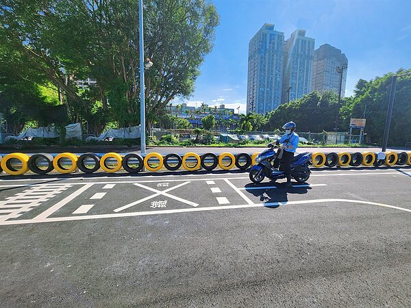 永和綠寶石機車考照練習場鐵路平交道。圖/新北市政府提供