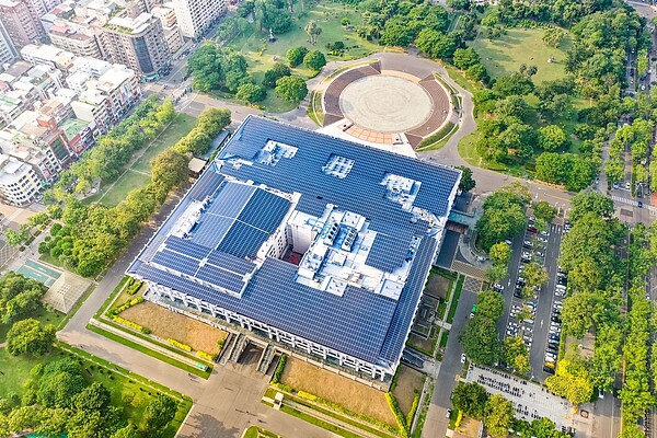 高雄光電智慧建築標章認證開跑,總獎金高達35萬元。圖/高雄市工務局提供