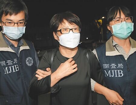 前台北市勞動局長陳信瑜(中)涉嫌不實核銷首長特別費,被北檢起訴。(本報資料照片)