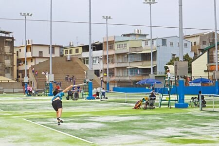 全中運網球資格賽因場地倉促驗收,導致學生賽程中受傷,新竹縣長楊文科表示會深刻檢討、絕不卸責。(本報資料照片)
