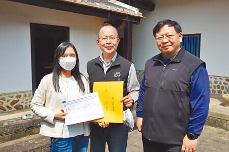 新竹縣北埔鄉在地居民訴求改善在地環境,將300人連署送代表會。(邱立雅攝)