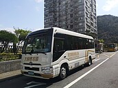 安坑輕軌13日起正式營運　5路線接駁公車同步收費