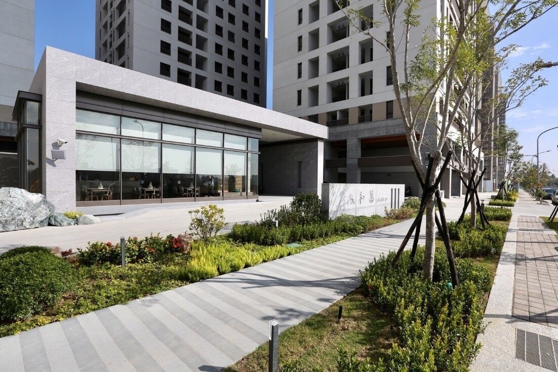 南鐵地下化專案照顧住宅共7店舖、13汽車位公告標租。圖/台南市都發局提供