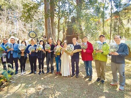 嘉義縣阿里山花季開幕活動在森林遊樂區千歲檜平台舉行。(廖素慧攝)