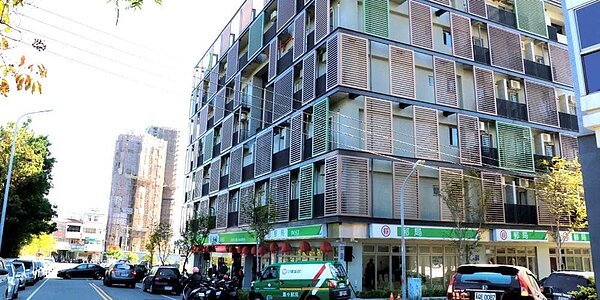 中華郵政活化資產有成，其台中嶺東郵局去年初開放民眾入住，目前88間套房全數滿租。出租套房共有四種價位，從6,500～2萬元不等，合計年租金上看1,000萬元。圖／中時資料照片
