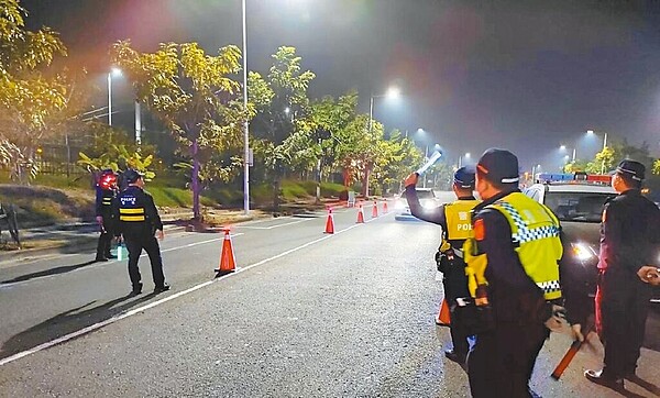 高雄市警方持續執行取締酒後駕車，以確保用路人行車平安。（翻攝照片／洪靖宜高雄傳真）