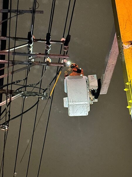 台電平鎮區東社配電變電所事故,中壢平鎮大停電,台電搶修到今天(12日)凌晨1時02分全數復電。圖/台電桃園營業處提供