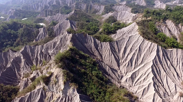 台南社大與環保、教育團體針對龍崎牛埔掩埋場案,發起連署,要求廢止環評。圖/台南社大提供