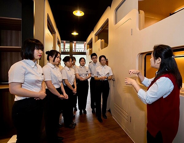 《圖說》新興的膠囊旅館也是學習課題。〈德霖餐旅管理系提供〉