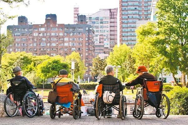 隨著國人平均壽命增加,政府推動以房養老政策。聯合報資料照