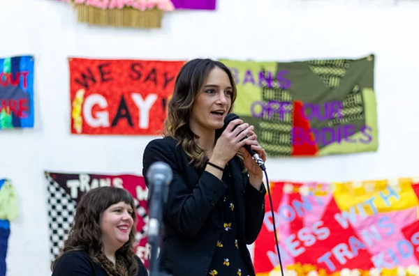 紐約州參議員薩拉查近日提案,要求全州房東不可拒絕包括殺人犯在內的有犯罪紀錄的入住請求。(取自薩拉查推特)