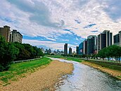 真的把房市搞垮了之後　誰能獲利？