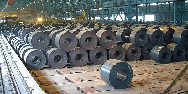 台股13日一度大跌170餘點，電金與日前漲多族群傷重，惟鋼鐵大軍受惠產業面向好護持，成台股抗跌主力。圖／中時報系資料照片