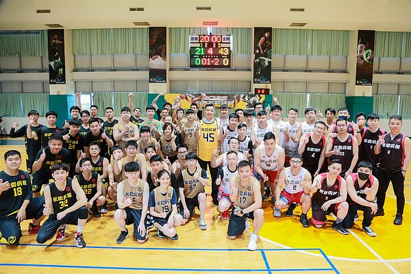 永慶房屋舉辦《第八屆永慶盃籃球賽》,打造「聰明工作、健康生活」的幸福職場。圖/永慶房產集團提供