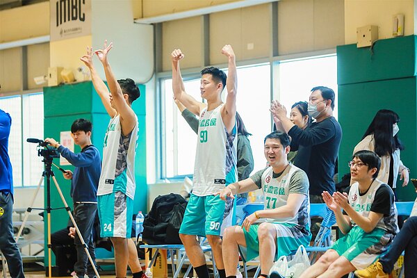 第八屆永慶盃共吸引近400名永慶房屋同仁參賽,為團隊勝利而戰。圖/永慶房產集團提供