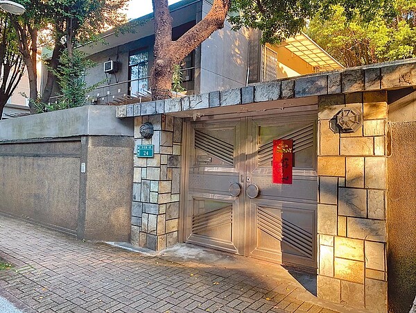 板橋文化路新北市長官邸因建物老舊,市府推動公辦都更,由冠德建設得標,未來將整合周邊私有地,打造府中美學示範基地。(王揚傑攝)