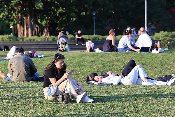 今天至周五(17日)各地晴時多雲,白天逐日續升,天氣漸熱,日夜溫差很大。聯合報系資料照