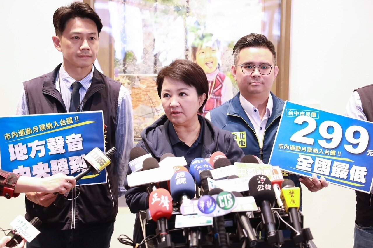 台中市長盧秀燕宣布，限定市民299加台鐵，限定市民吃到飽方案。記者陳秋雲/攝影 