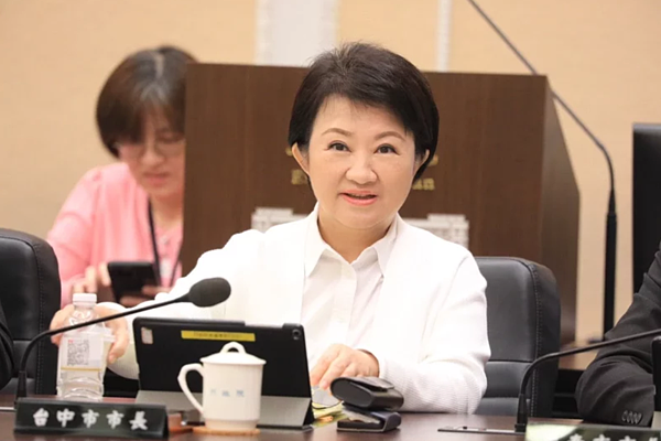 台中市長盧秀燕今赴行政院會,針對台中21日至23日將停水,呼籲中央應加強資訊宣導,協助民眾度過2天停水不便。圖/台中市政府提供