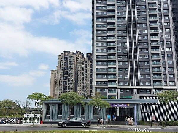 高房價造成的「無形社會損失」 學者揭恐怖的後果! 2022年第四季機捷沿線住宅買賣實價登錄資訊統整,以半小時內可到台北車站的站點來看,A7交易均價最便宜,可說是「房價凹陷區」。圖/好房網News記者林和謙/攝