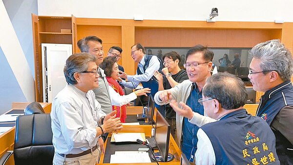 台中巨蛋總經費不只百億，昨議會審查發現高達124.47億元，引發議員熱議。記者陳秋雲／攝影 