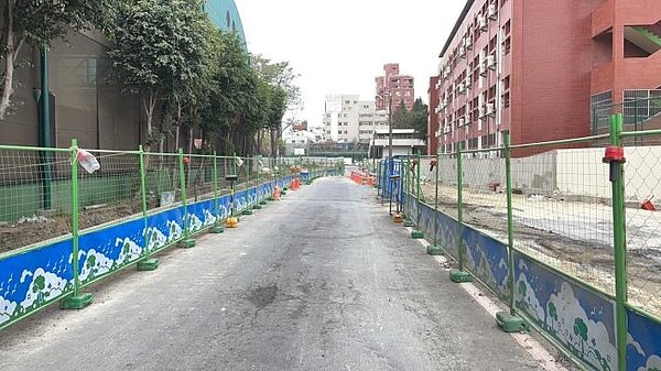 東區凱旋路延長線道路拓寬工程 ,預計8月底前完工通車。圖/台南市政府提供