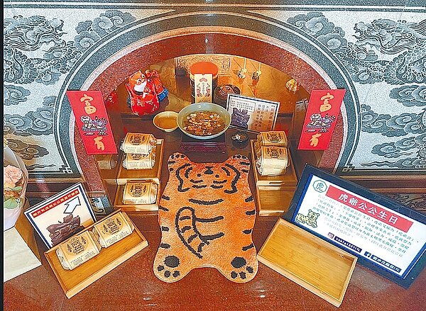 高雄鼓山區龍水化龍宮15、16日推出「虎爺發財蛋」,信徒能向廟方購買雞蛋祭拜虎爺公,因反應熱絡,廟方決定將時間延長。(民眾提供/崔正綱高雄傳真)