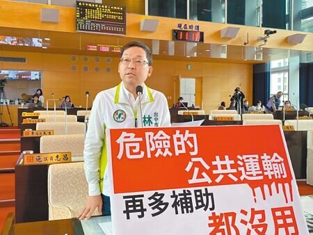 台中市議員林祈烽認為,市府要重視脫、漏班等問題,不要讓民眾對公車失去信心。(張亦惠攝)