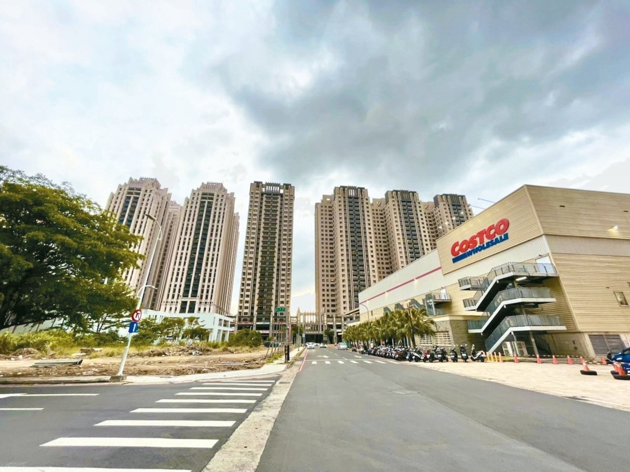 竹科大門前光埔特區擁有好市多美式賣場進駐,生活機能佳,成屋交易買氣續旺。圖/信義房屋提供