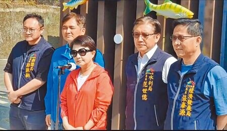 台中市長盧秀燕向陳建仁請命，應儘早將台中水情由藍燈轉綠燈，讓公務單位做好預備措施。（陳世宗攝）