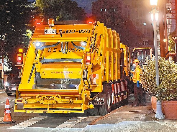 台北市議員黃瀞瑩指出,士林、北投區清潔人員「平均每人需清掃之道路長度」在全北市高於平均值。(黃瀞瑩辦公室提供/陳薏云台北傳真)