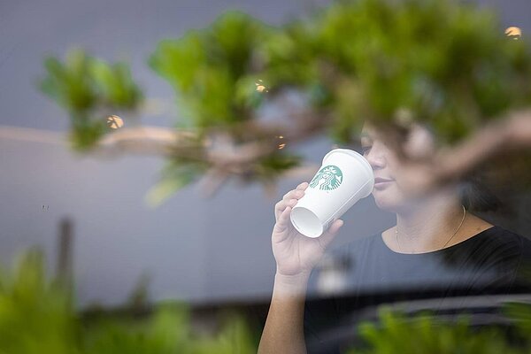 星巴克「YES!WE ARE HERE TOGETHER歡慶25週年數位體驗」活動，進行至3月27日為止。圖／摘自星巴克咖啡同好會FB粉絲團。