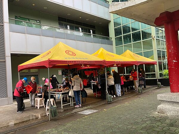 吉利里舉辦寫春聯活動！（圖／北投樂生活Ｘ有你有我）