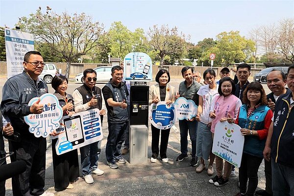 雲林縣政府為維持道路交通停車秩序,2020年底修正通過「雲林縣公有公共停車場收費及管理自治條例」,路邊停車場管理機關修正為雲林縣政府,並得委託鄉鎮市公所或民間團體及個人經營管理。圖/中國時報