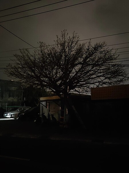 今日晚間約7點半多,台北士林和社子地區傳出大範圍停電。圖/摘自臉書我是社子人