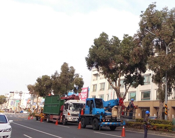 台南市政府不斷整建山區道路防範設施,在市長黃偉哲上任後,已投入約2.56億元經費辦理約30件災害復建工程。圖/台南市政府提供