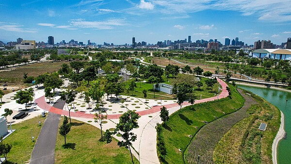 台中水湳經貿園區中央公園特區出現實登破百萬的預售建案成交價格，專家認為是否能視為台中房市里程碑還須觀察。圖／台中市建設局提供