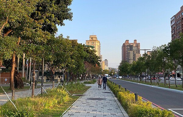 房價有鬆動?新竹市最新議價率出爐!新案單坪差距達30萬元 新竹市府特區近年推案熱,以北大路、東大路為中心放射狀分佈就有8~9個住宅新案將推出。圖/好房網News記者林和謙/攝