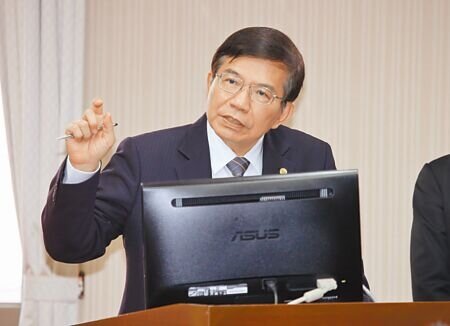 用電大戶電費4月起調漲,立委建議交通部以民生考量,向經濟部爭取優惠。交通部長王國材表示,會向經濟部反映意見。(姚志平攝)