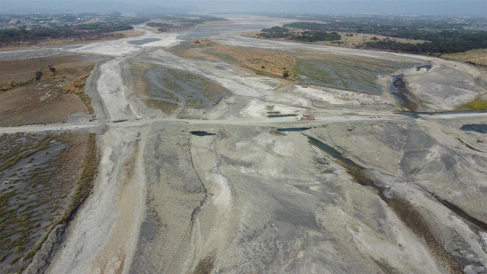 高雄荖濃溪、高屏溪上游等河川都面臨枯水情況,水情將於3月30日轉橙燈。聯合報系資料照/記者劉學聖攝影